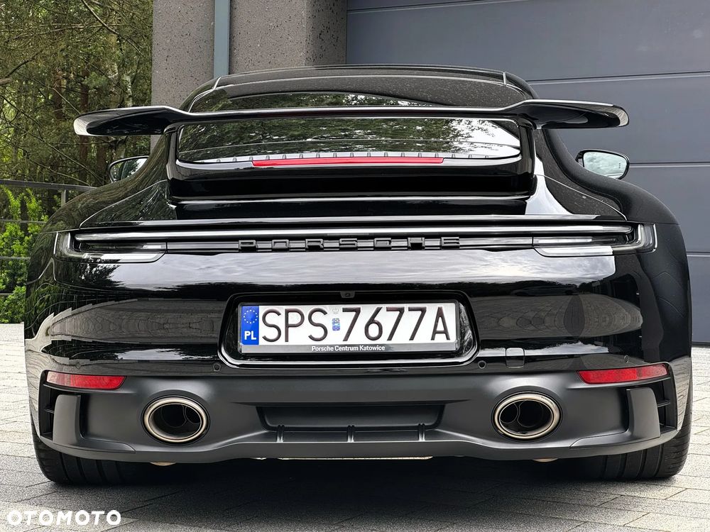 Porsche 911 Carrera 4 GTS - 5