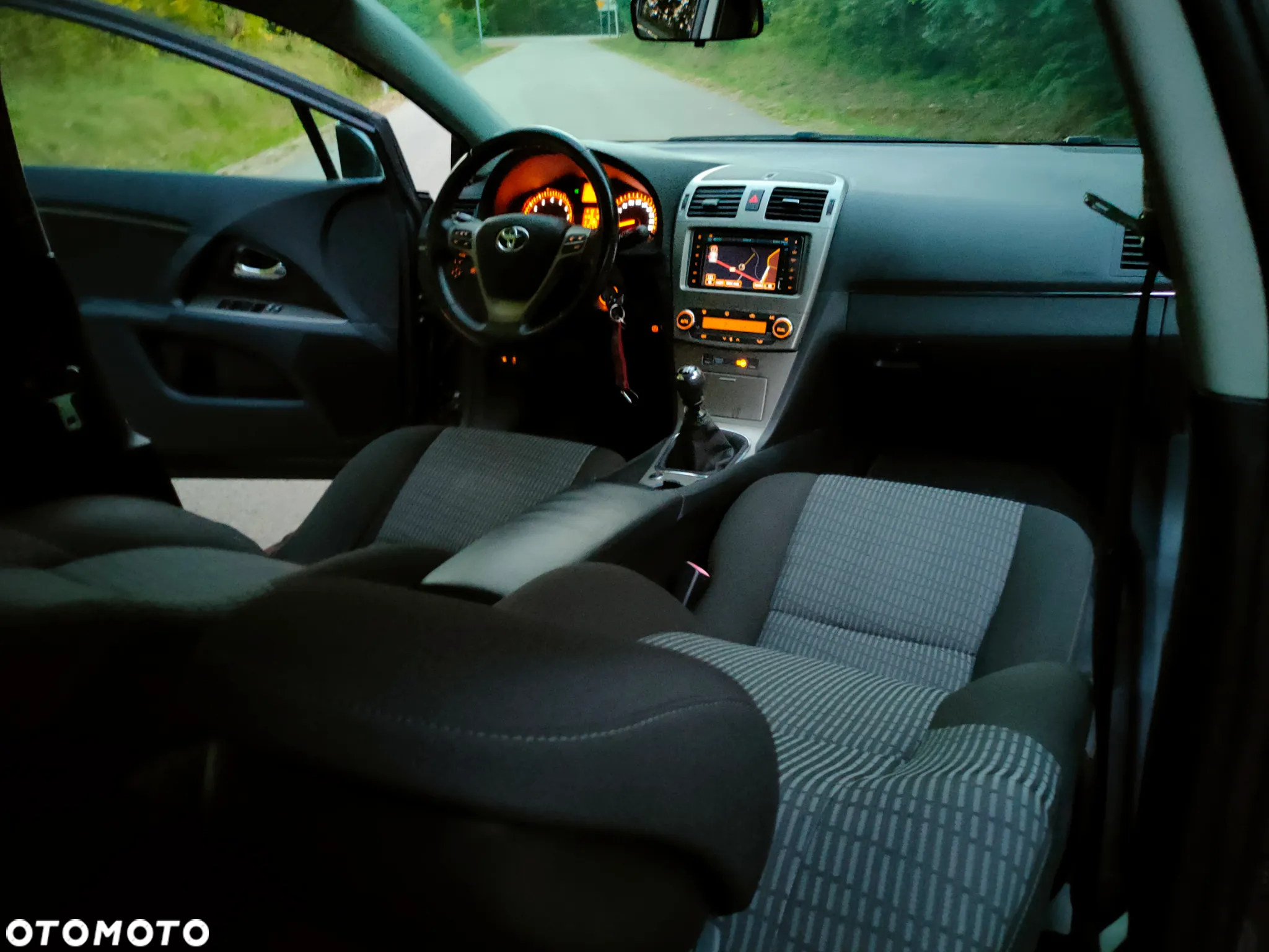 Toyota Avensis 1.8 Sol plus NAVI - 21