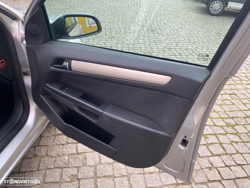 Opel Astra Caravan - 24