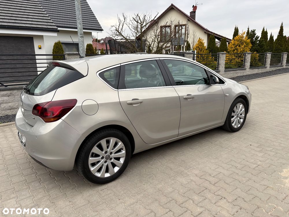 Opel Astra 1.7 CDTI Cosmo - 4