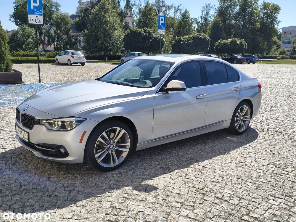 BMW Seria 3 330i Sport Line - 34