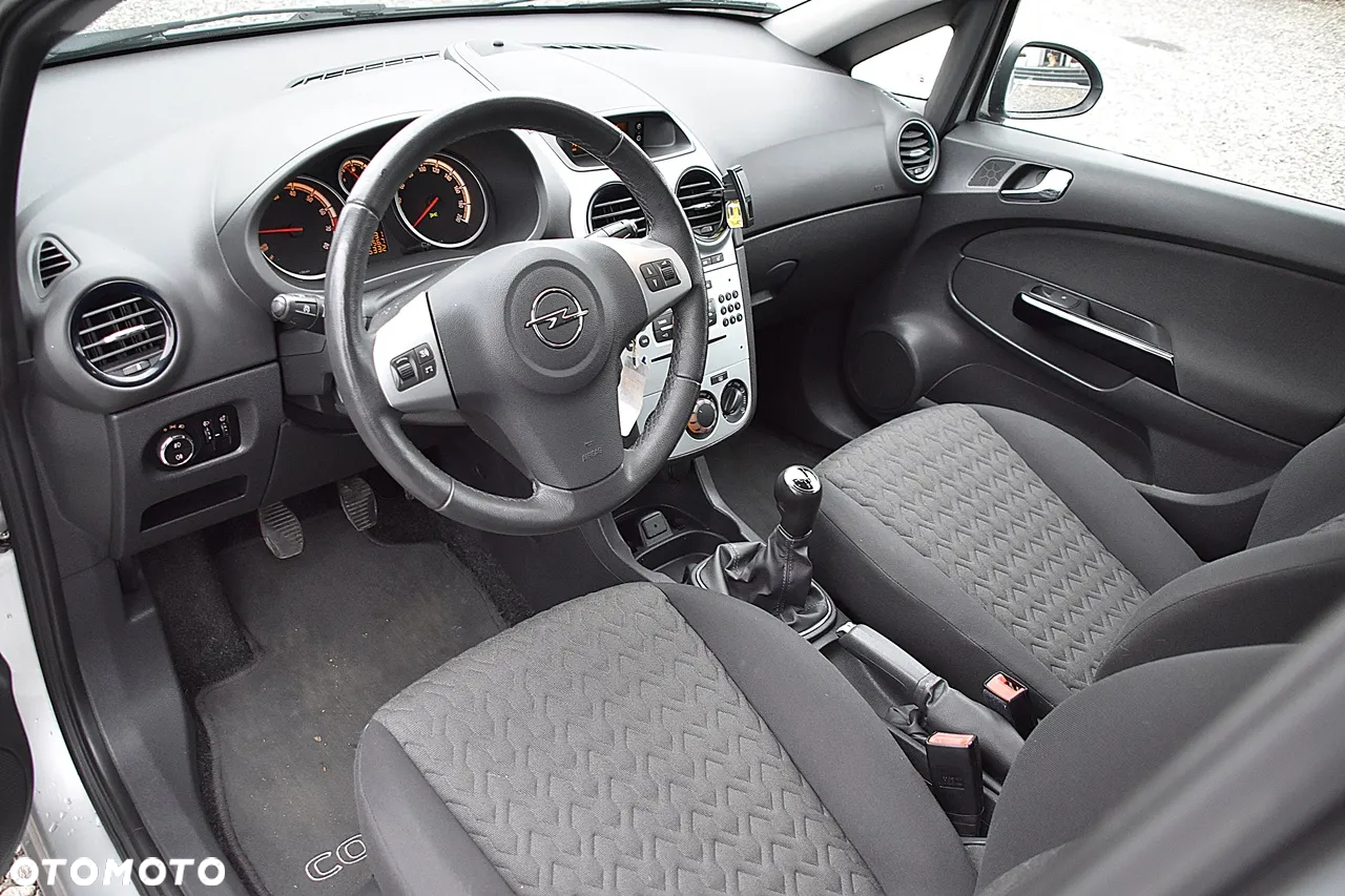 Opel Corsa 1.2 16V Cosmo - 5