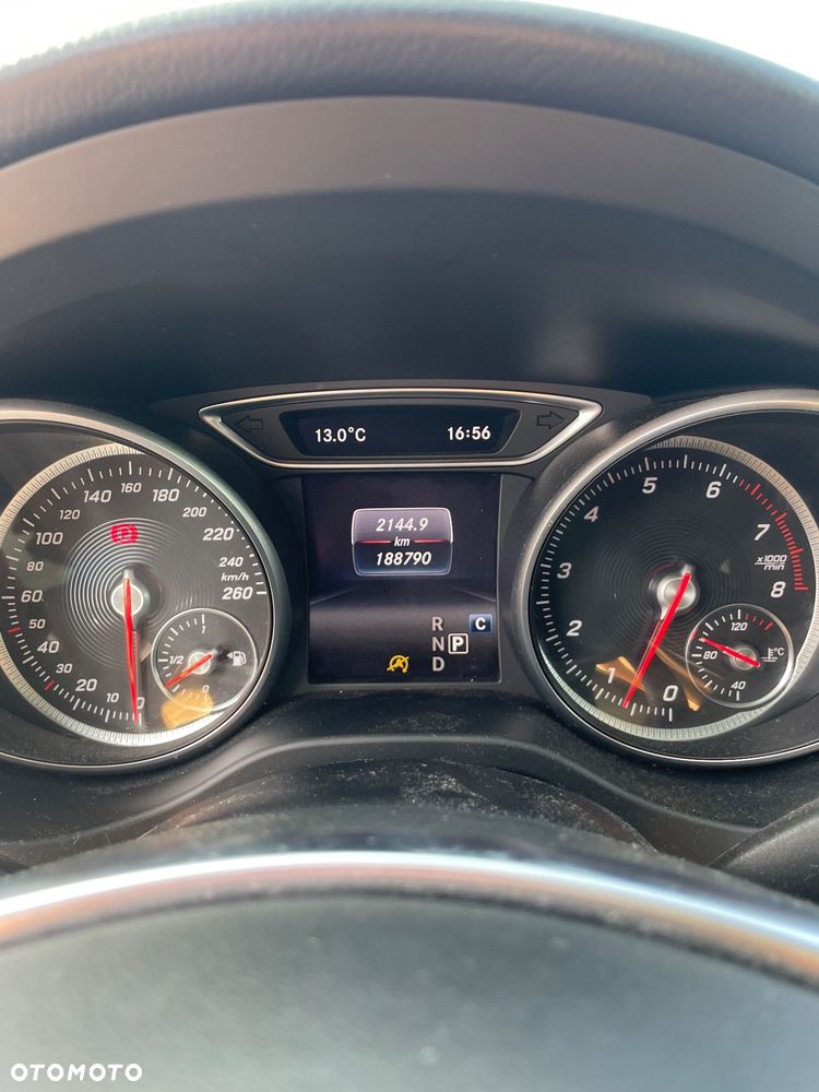Mercedes-Benz CLA 220 4-Matic AMG Line - 11
