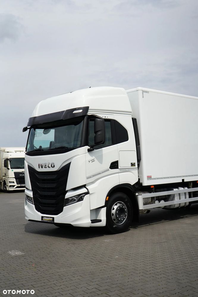 Iveco / S-WAY / 420 / E 6 / KONTENER + WINDA / 22 PALETY / RETARDER / OŚ SKRĘTNA / ROLETA - 27