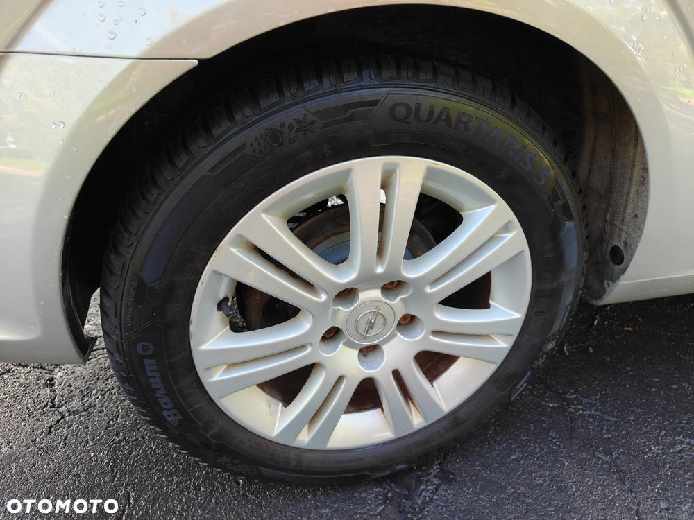Opel Astra 1.6 Essentia - 19