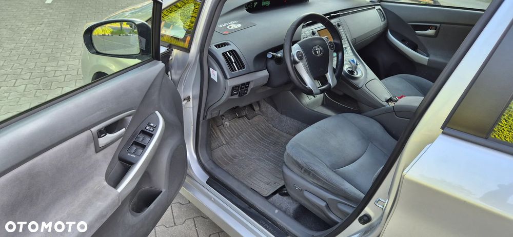 Toyota Prius (Hybrid) Life - 5