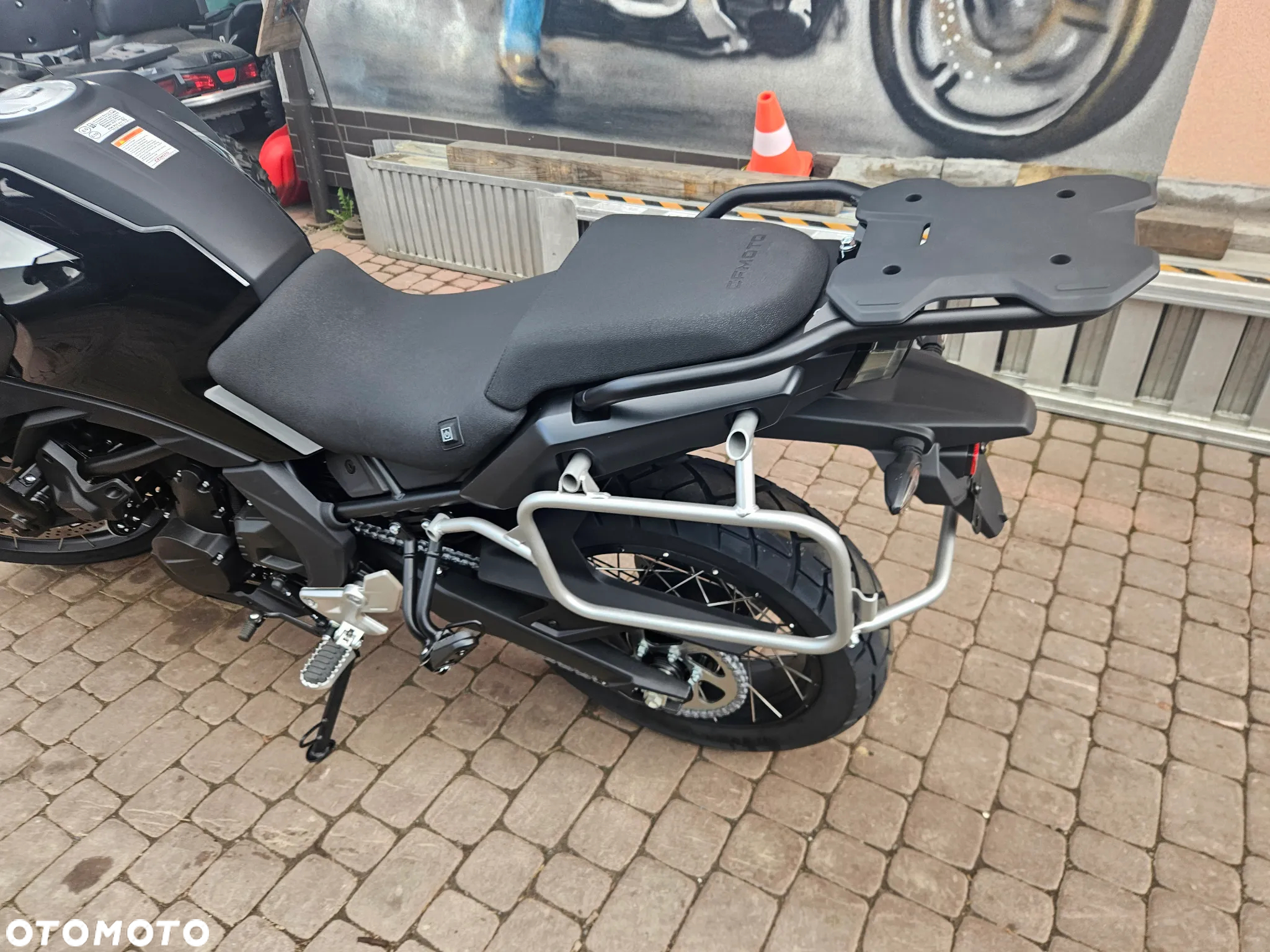 CFMoto MT - 8