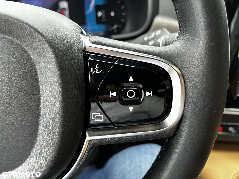 Volvo V90 Cross Country - 23