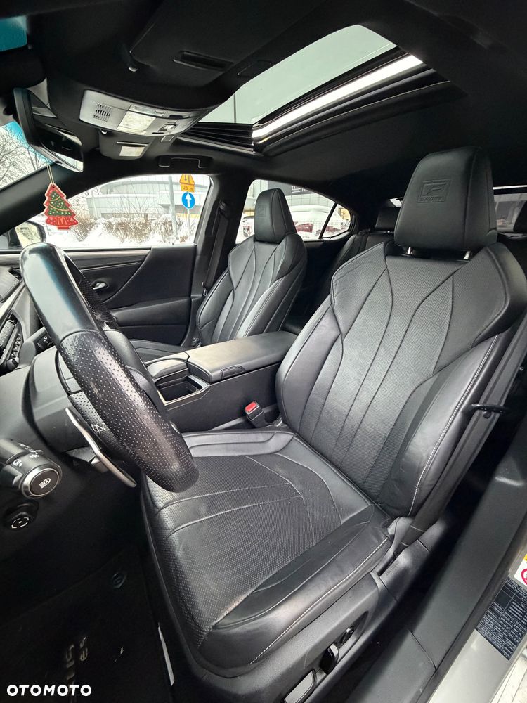 Lexus ES 300h F Sport - 16