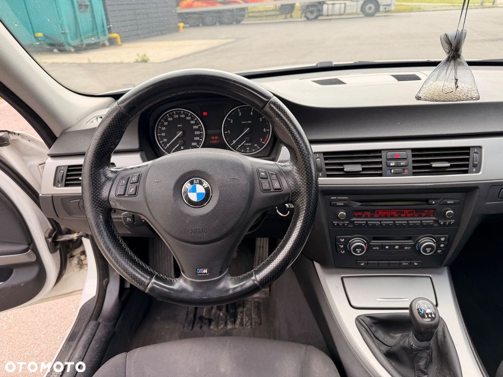 BMW Seria 3 318i - 14