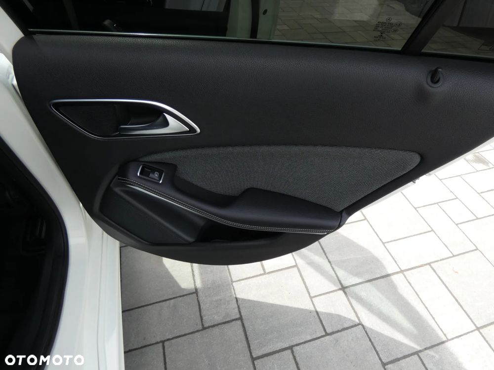 Mercedes-Benz Klasa A 180 (BlueEFFICIENCY) - 32