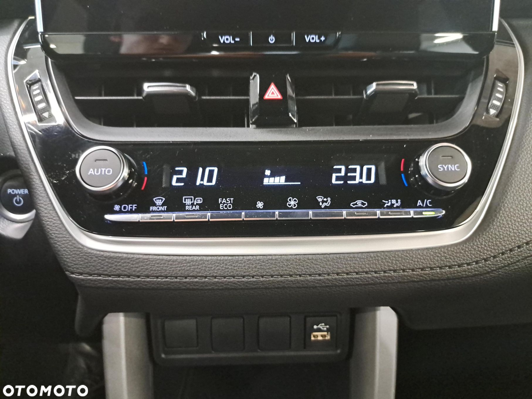 Toyota Corolla Cross 2.0 Hybrid Comfort - 24