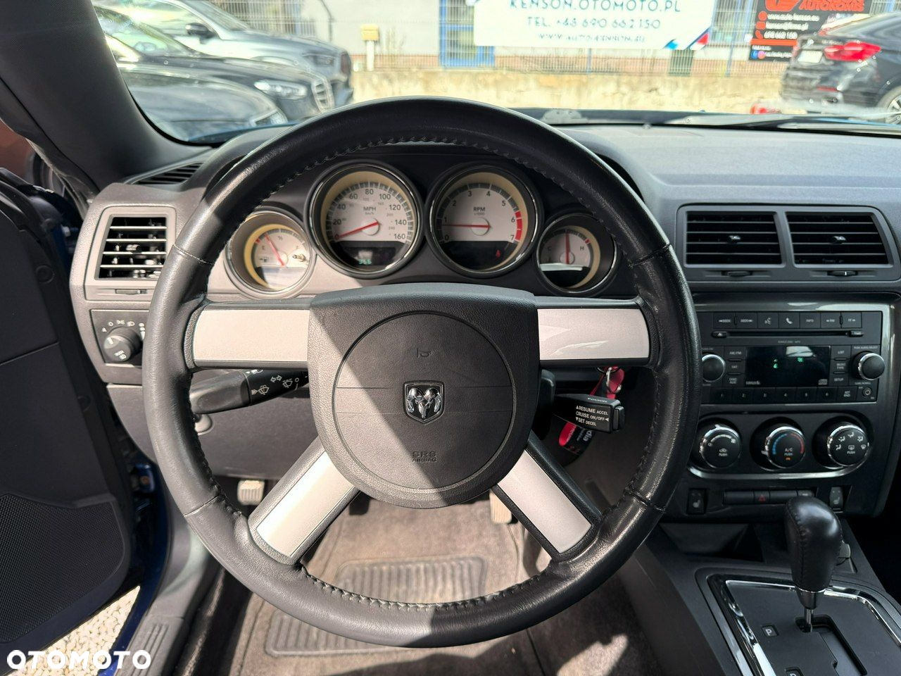 Dodge Challenger - 16