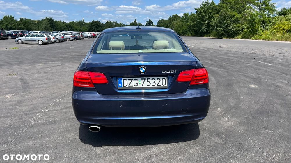 BMW Seria 3 320i - 5