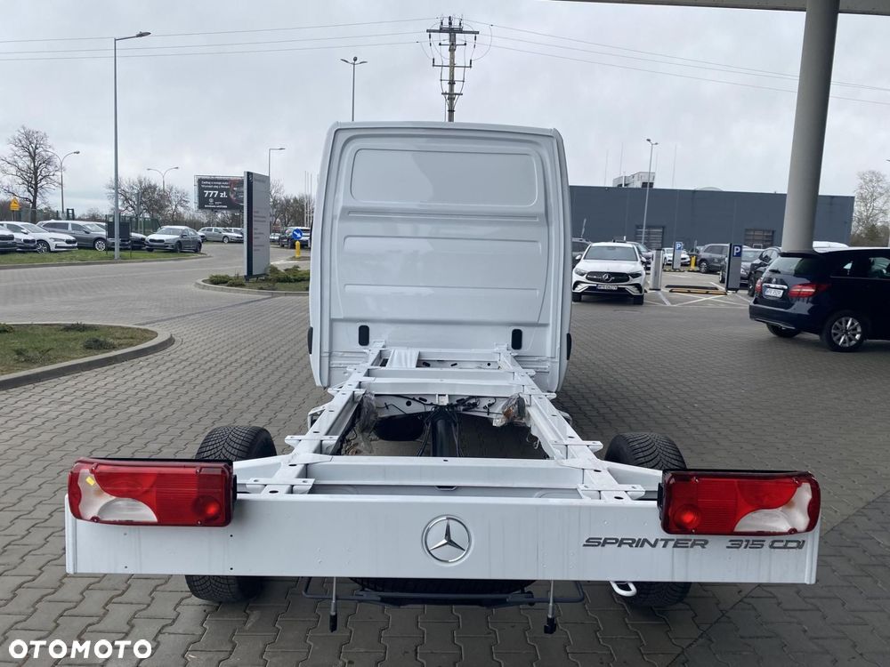 Mercedes-Benz Sprinter - 4