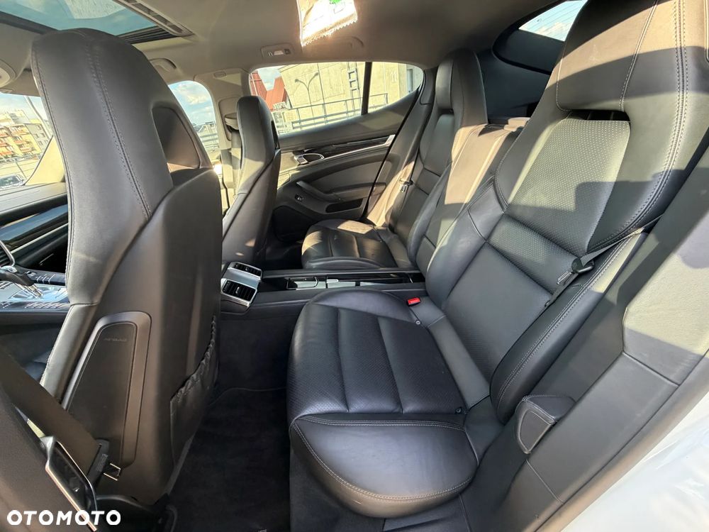 Porsche Panamera 4 PDK Platinum Edition - 15