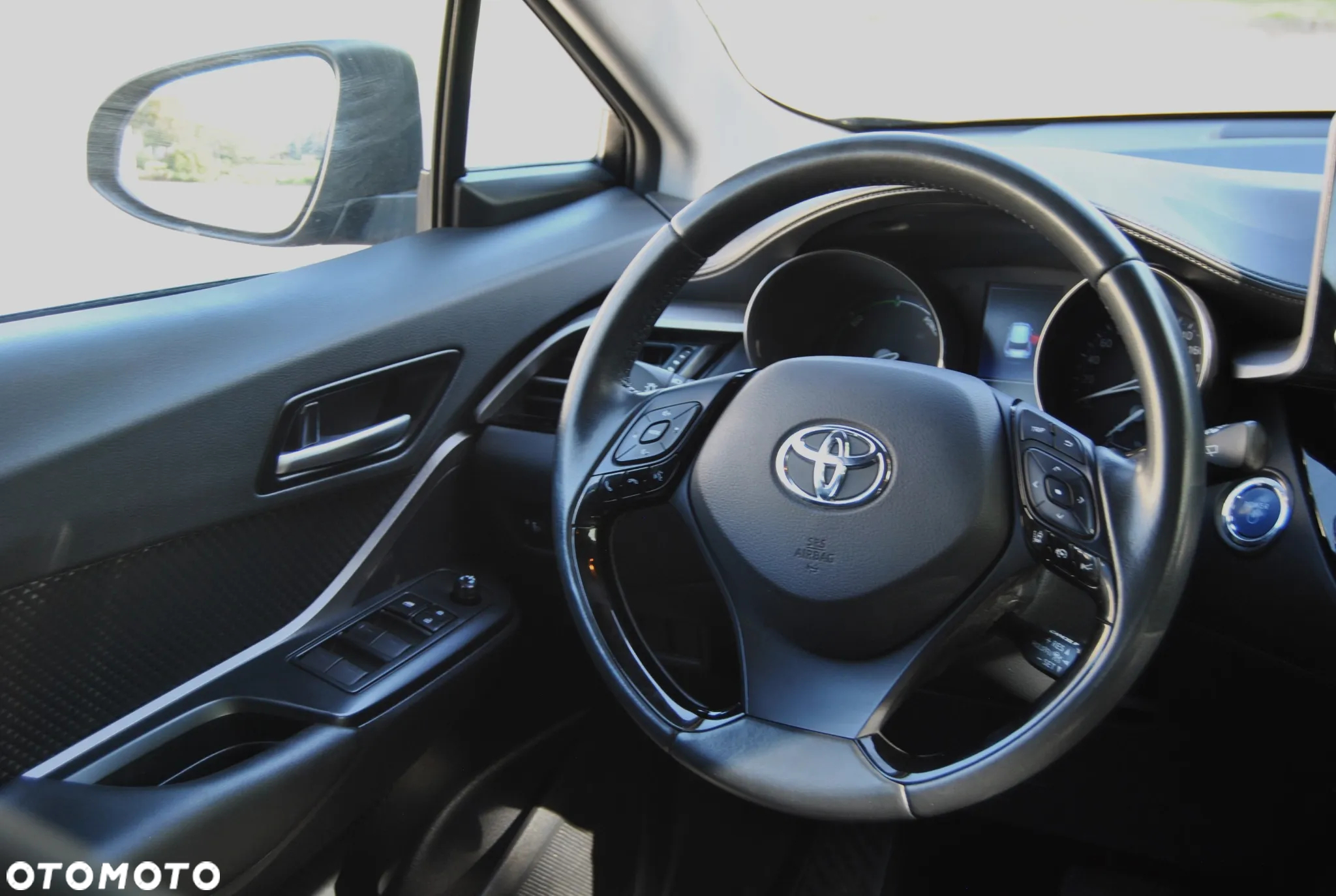 Toyota C-HR Hybrid Style Selection - 10