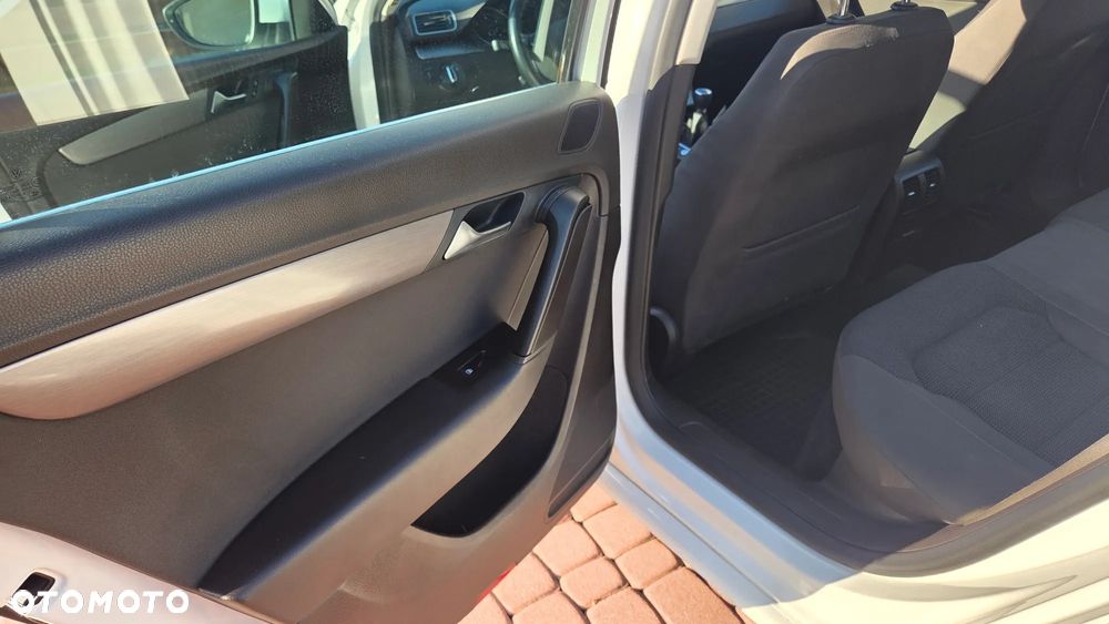 Volkswagen Passat 2.0 TDI Comfortline - 6