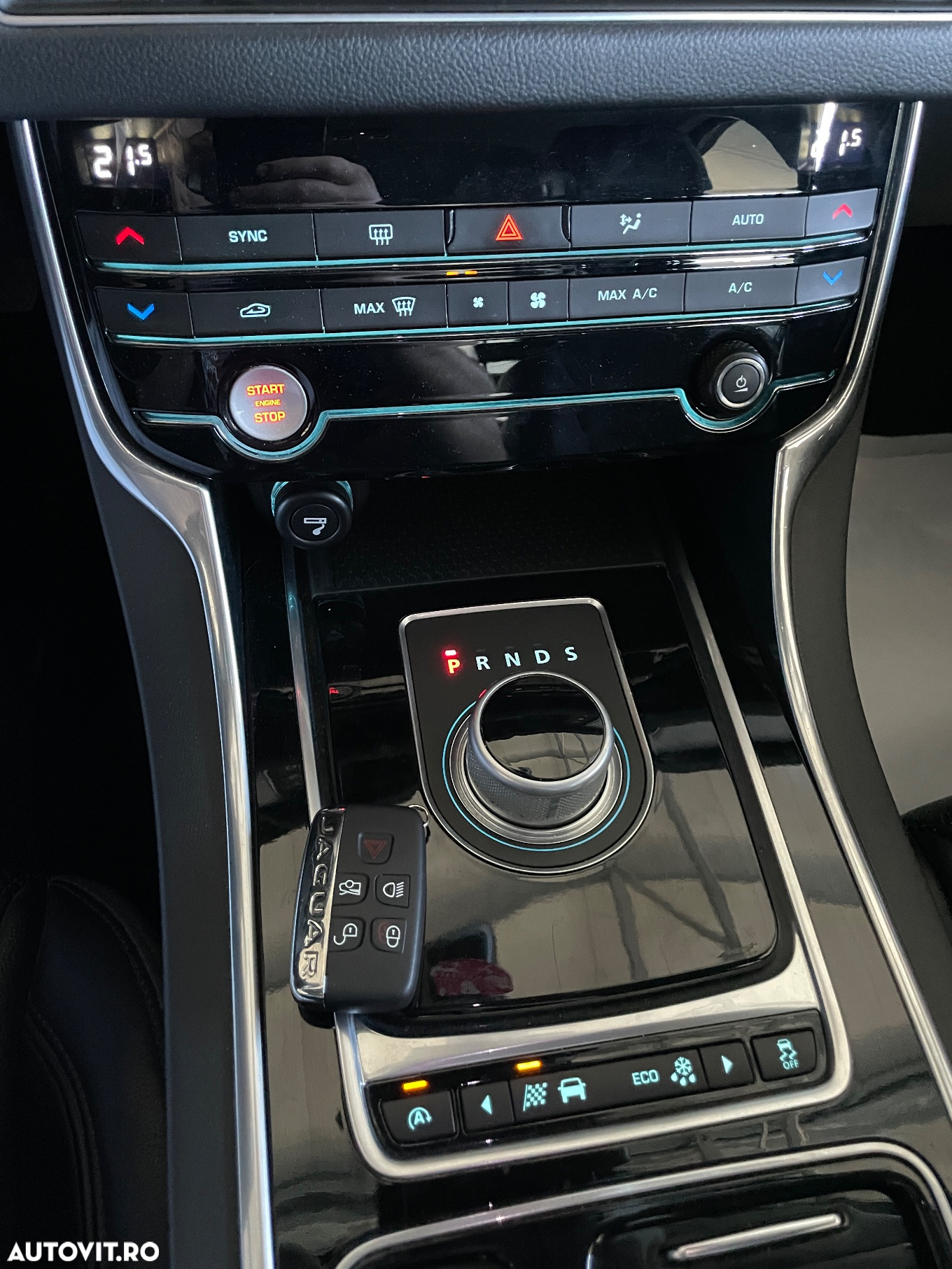 Jaguar XF 20d RWD Prestige - 26