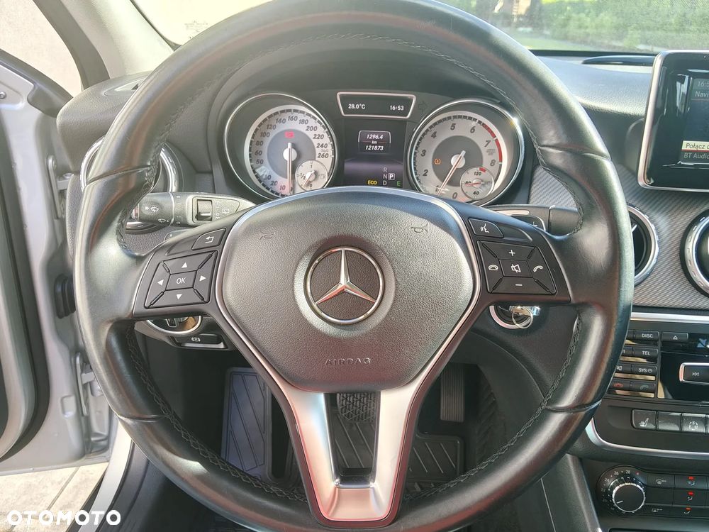 Mercedes-Benz GLA 200 7G-DCT - 34