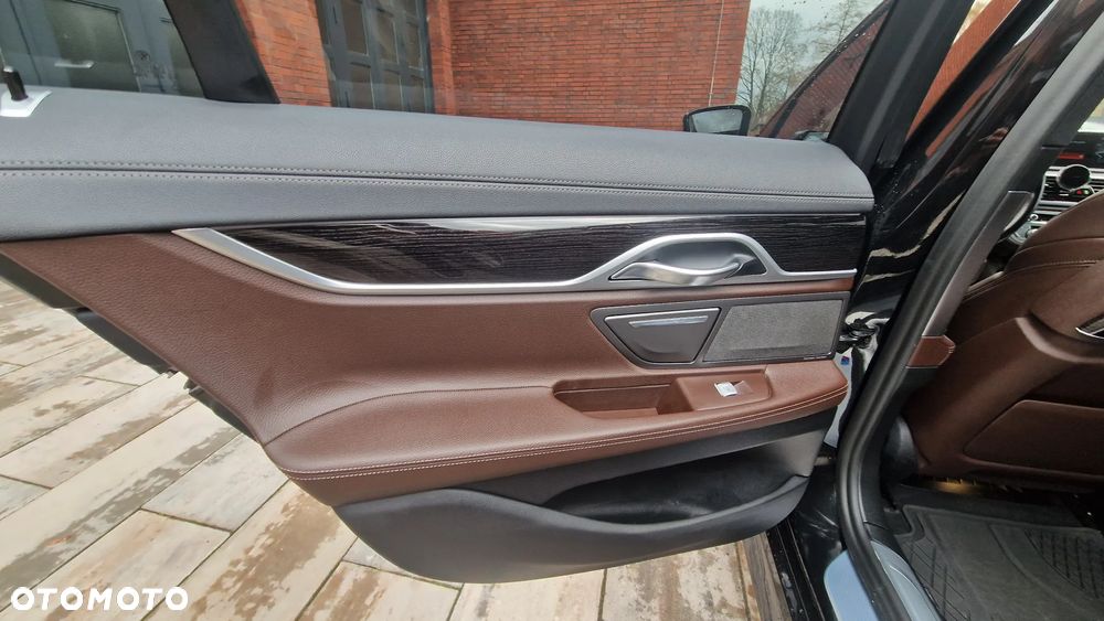BMW Seria 7 740d xDrive - 25