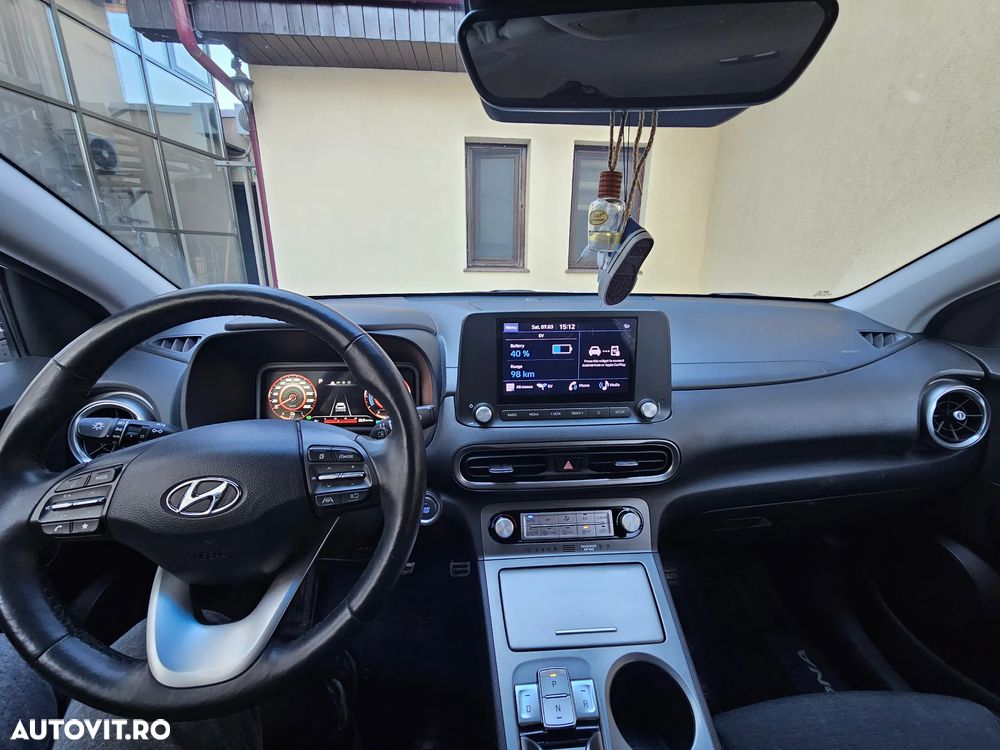 Hyundai KONA - 7