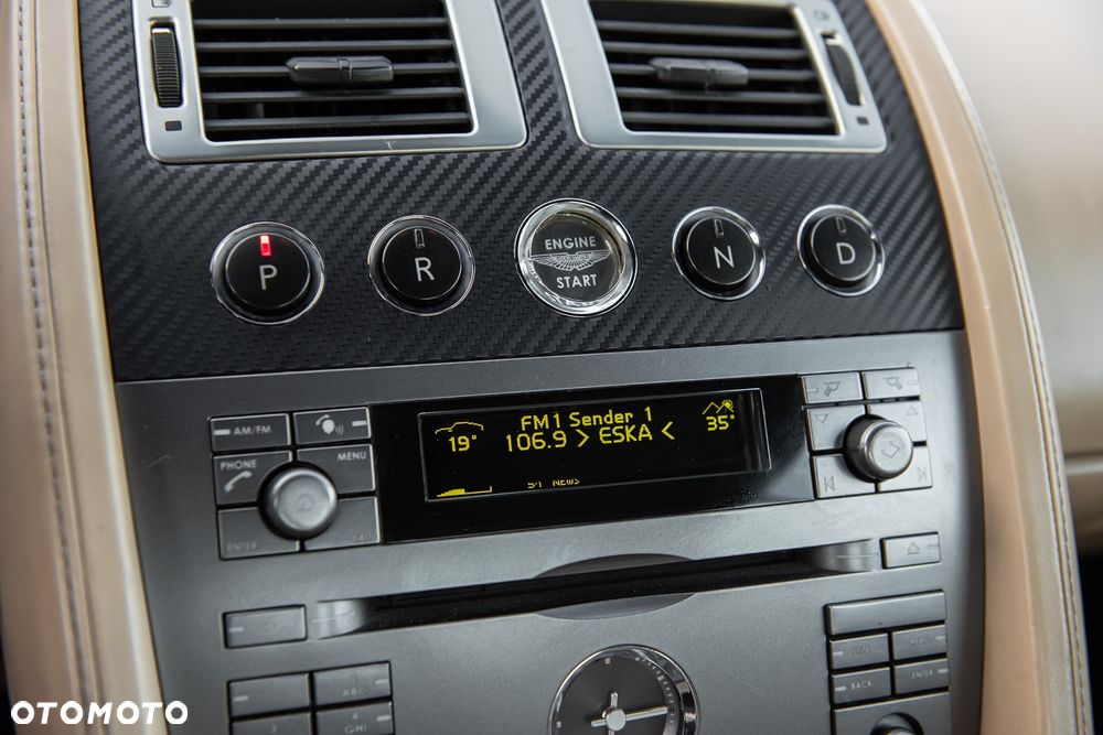 Aston Martin DB9 Touchtronic - 24