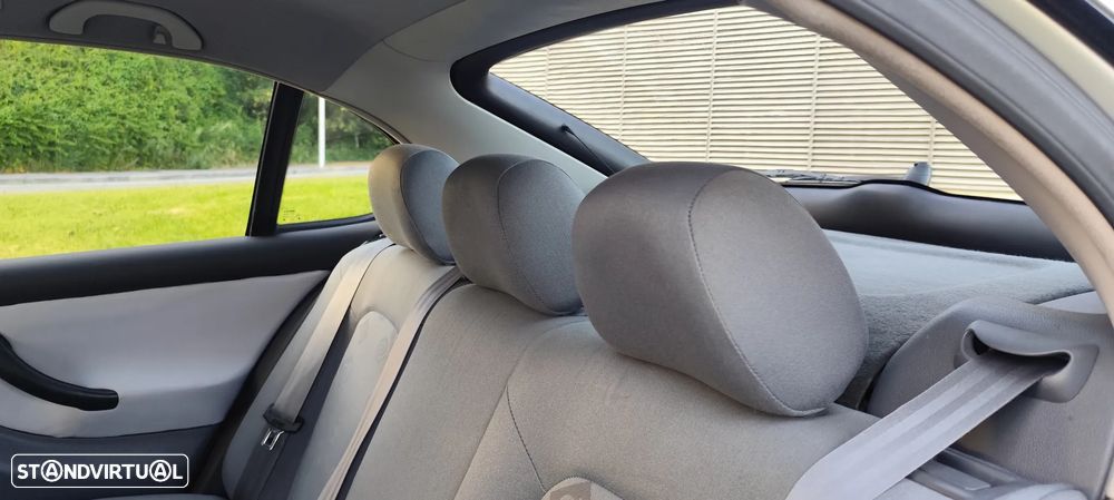 SEAT Leon 1.6 16V Signo - 13