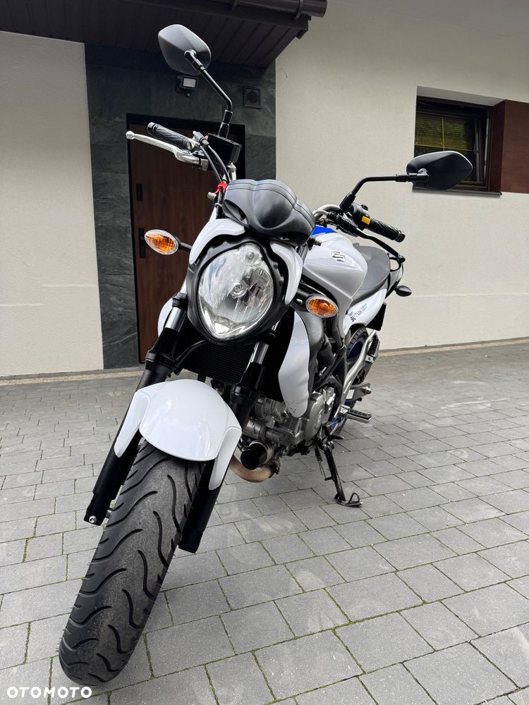 Suzuki Gladius - 1