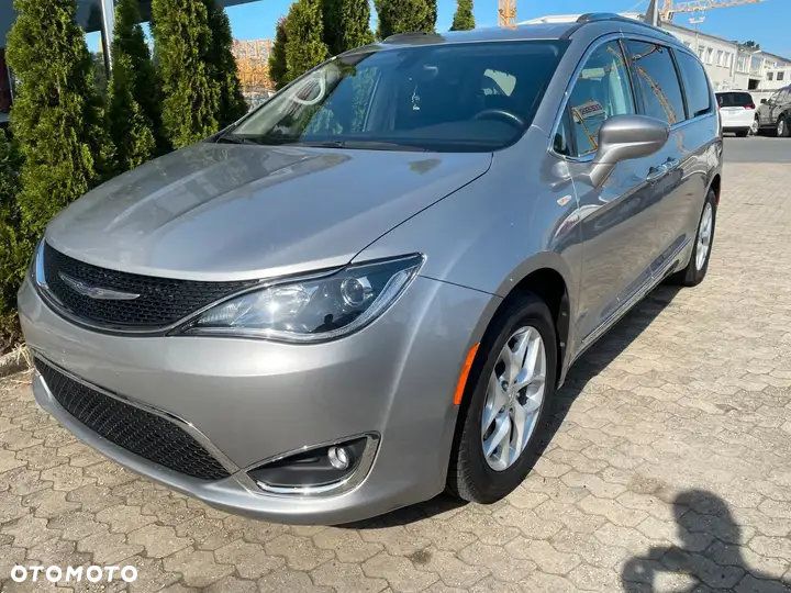 Chrysler Pacifica - 1