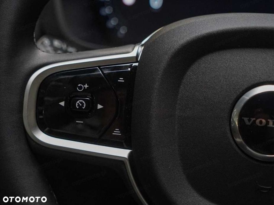 Volvo XC 60 B5 B AWD Plus Dark - 11