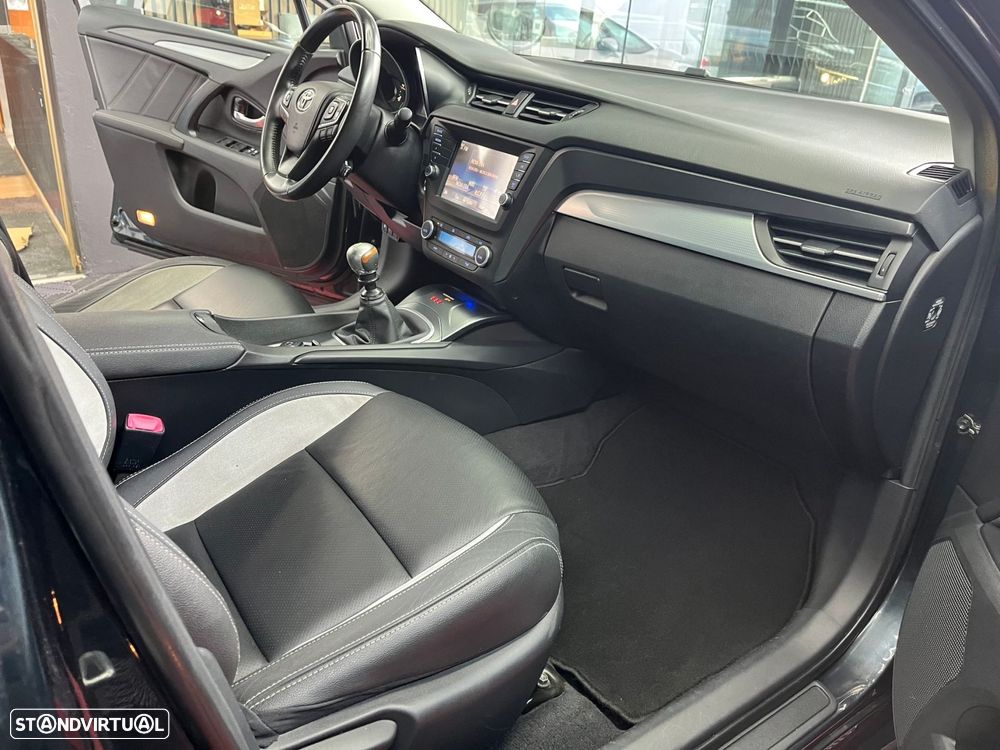 Toyota Avensis Touring Sports 2.0 D-4D Exclusive - 10