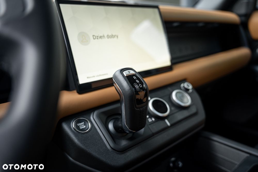 Land Rover Defender - 22