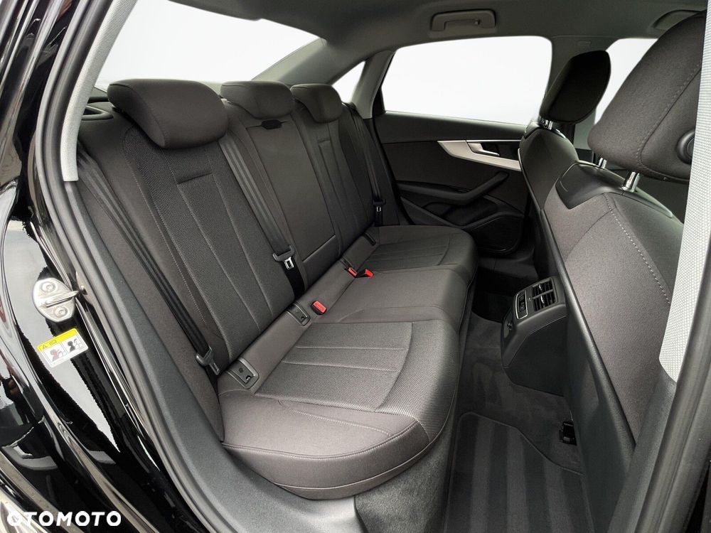 Audi A4 Limousine - 16