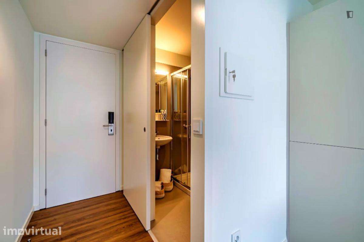 Quarto - localizado em Paranhos Porto - Grande imagem: 3/6