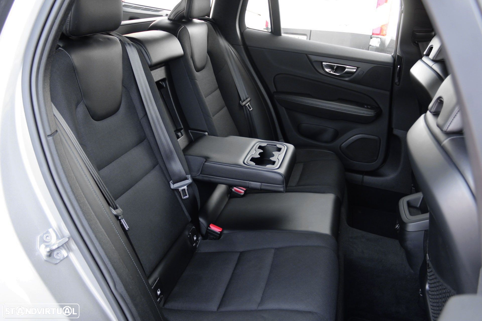 Volvo V60 2.0 D3 Momentum - 17