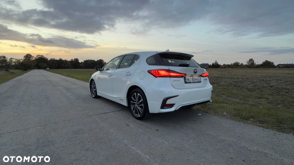 Lexus CT - 4