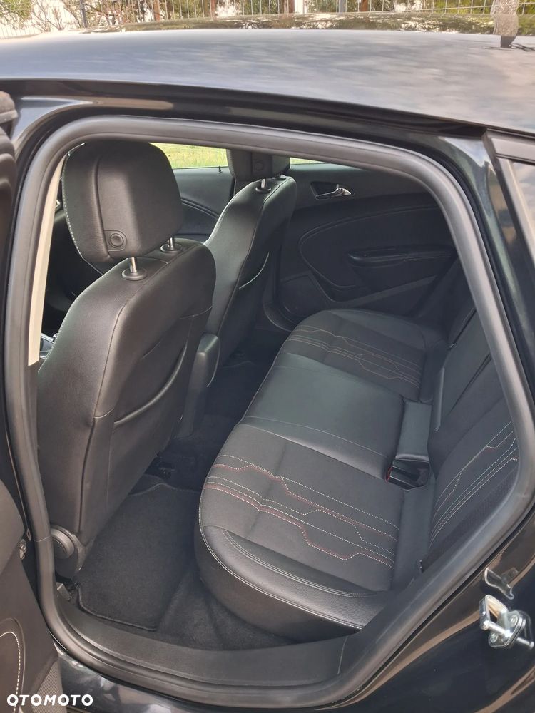 Opel Astra 1.4 150 Jahre - 10