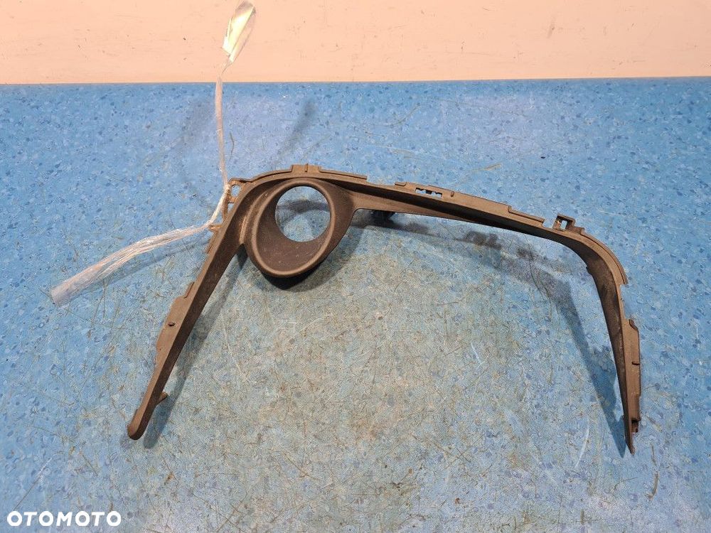 TOYOTA COROLLA E21 KRATKA HALOGENU PRAWA 81481-02A80 - 2