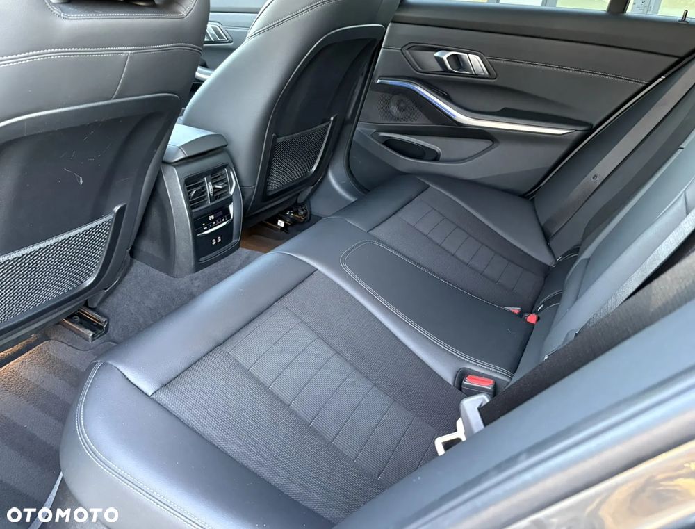 BMW Seria 3 320d xDrive Advantage sport - 21