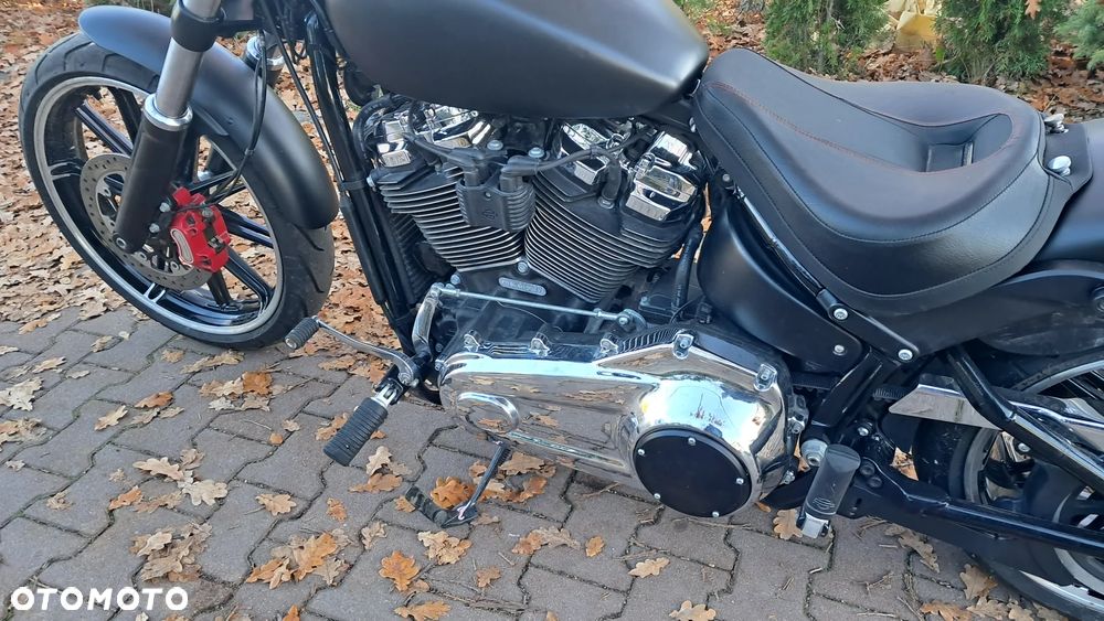 Harley-Davidson Softail Breakout - 10
