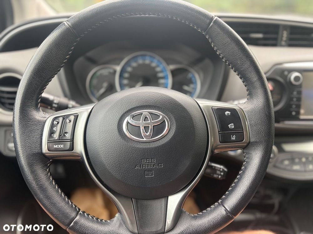 Toyota Yaris Hybrid 100 Active EU6 - 11