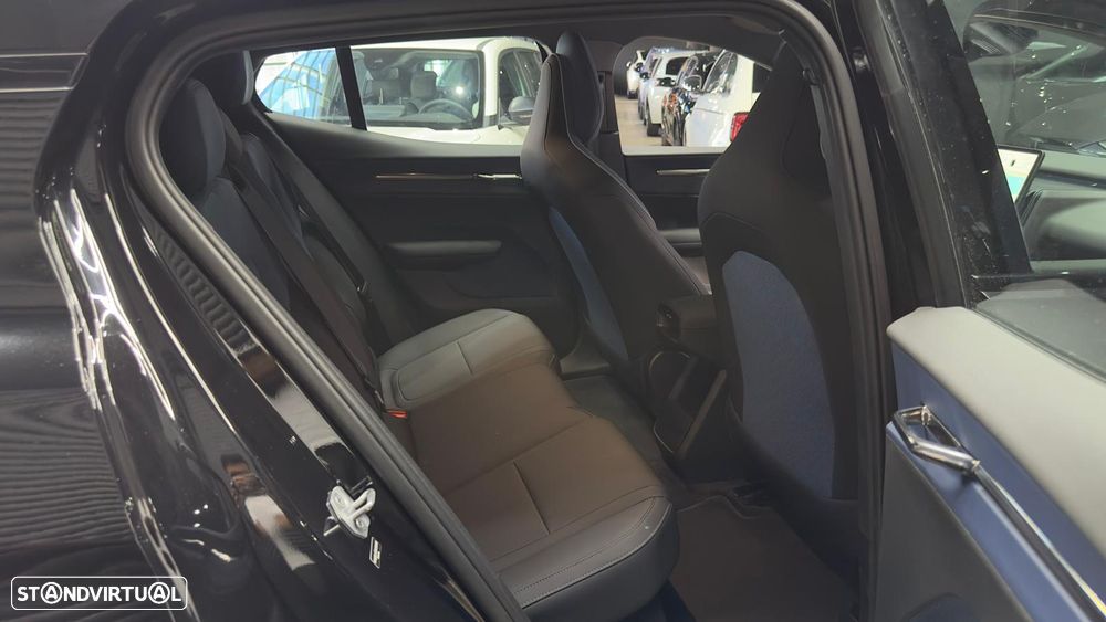 Volvo EX30 Single Motor Extended Range RWD Core - 29