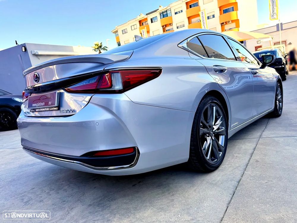 Lexus ES 300h - 46