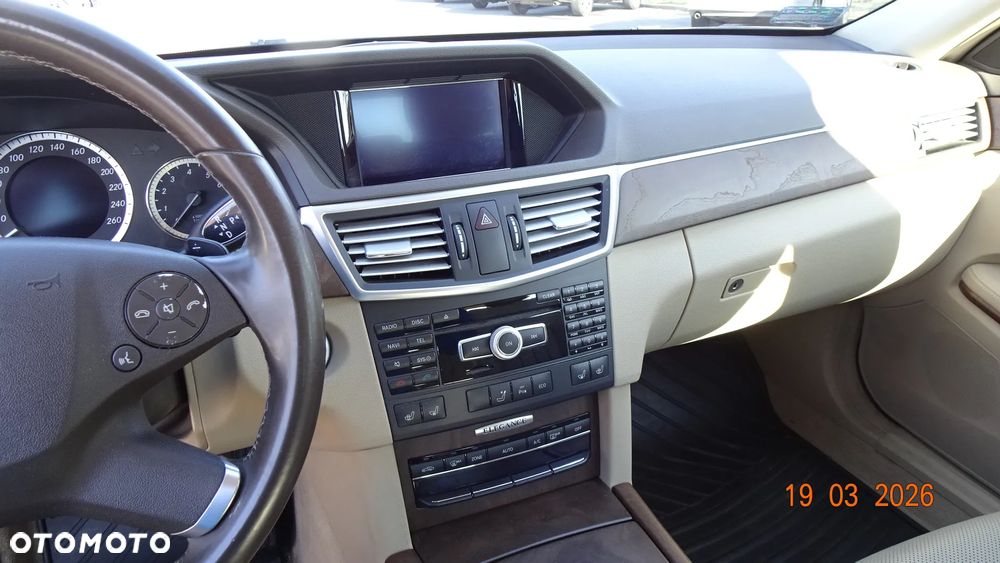 Mercedes-Benz Klasa E 250 CGI BlueEFFICIENCY Elegance - 13