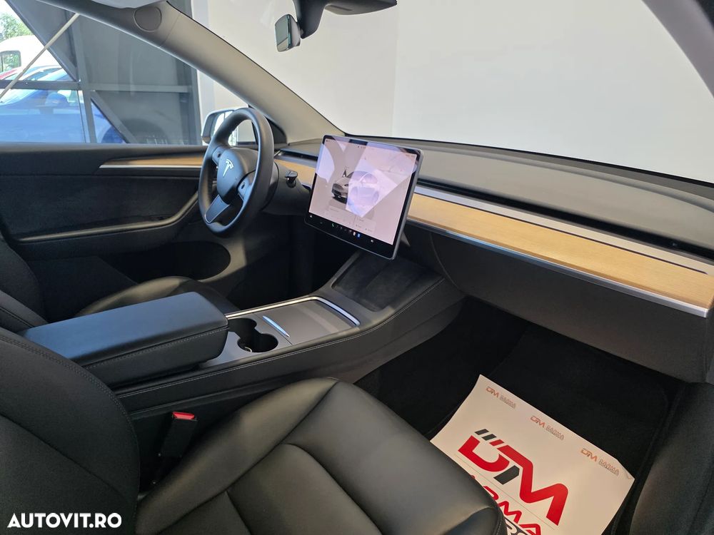 Tesla Model Y Long Range Dual Motor AWD - 6