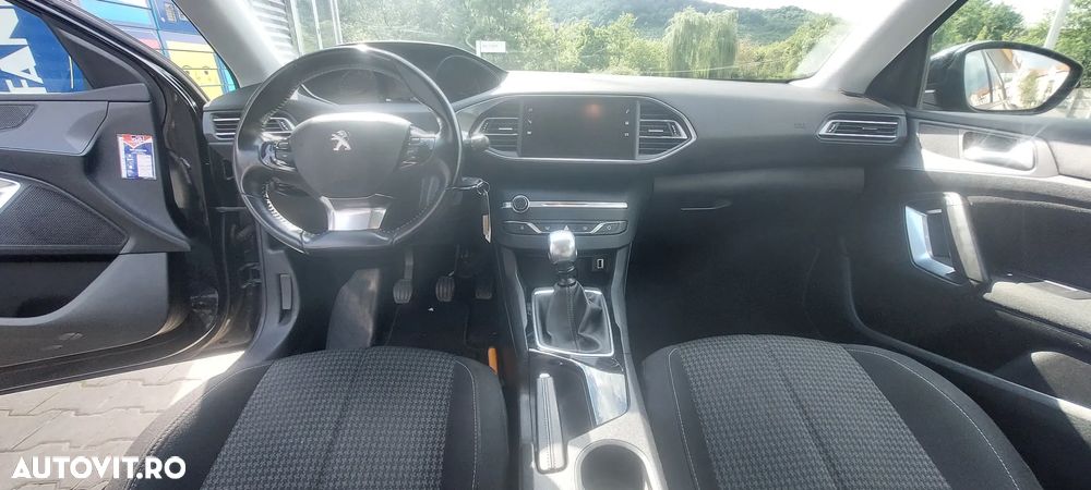 Peugeot 308 1.2 L PureTech Turbo Active - 8