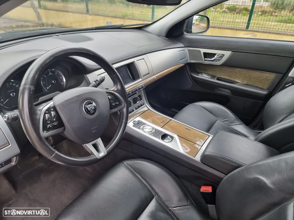 Jaguar XF Sportbrake 2.2 D Premium Luxury - 10