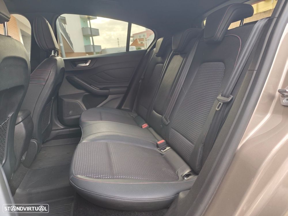 Ford Focus 1.0 EcoBoost ST-Line X - 27