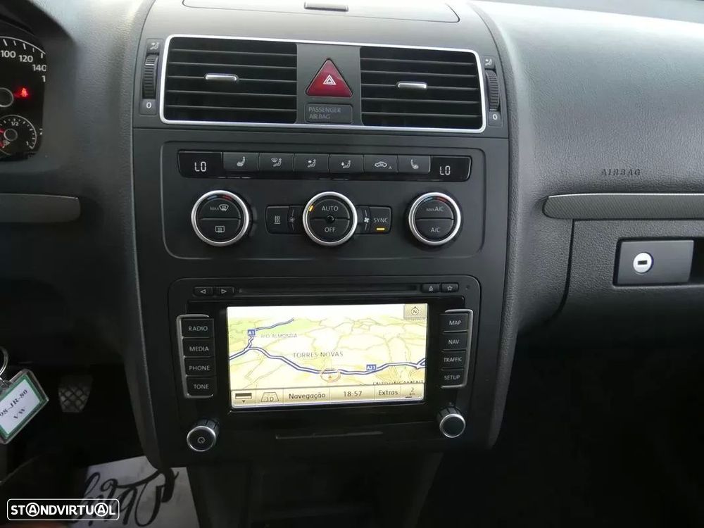 VW Touran 2.0 TDI DPF BlueMotion MATCH - 23